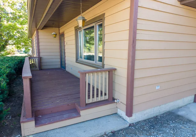 Photo 4 of Single family home for sale at 385 W 3rd Street, Bonnie, IL 62816 | MLS# 12795181 | Listing updated on 2026-10-28