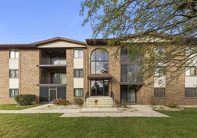 Condo for sale at 13434 W Circle Dr #102, Crestwood, IL 60418 | MLS# 12795249
