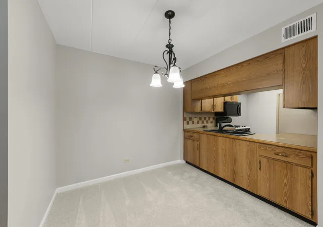 Photo 4 of Condo for sale at 13434 W Circle Dr #102, Crestwood, IL 60418 | MLS# 12795249 | Listing updated on 2026-10-28