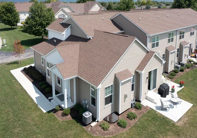 Photo 2 of Townhouse for sale at 530 Amherst Dr, Sycamore, IL 60178 | MLS# 12795275 | Listing updated on 2026-10-28