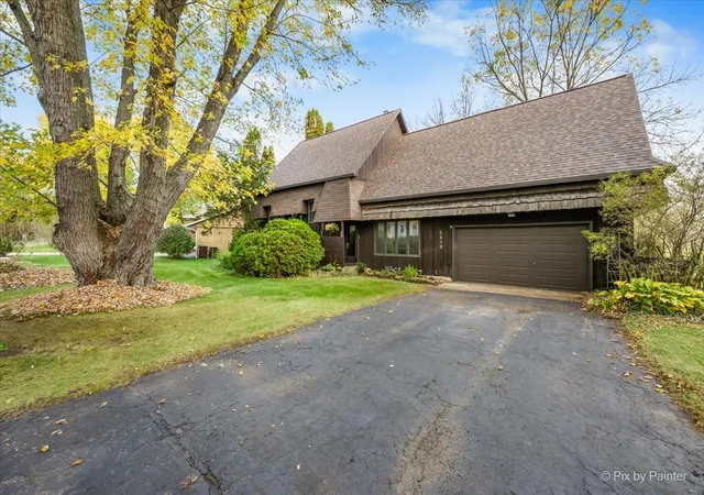 Photo 2 of Single family home for sale at 5210 W Nippersink Dr, Richmond, IL 60071 | MLS# 12795299 | Listing updated on 2026-10-28