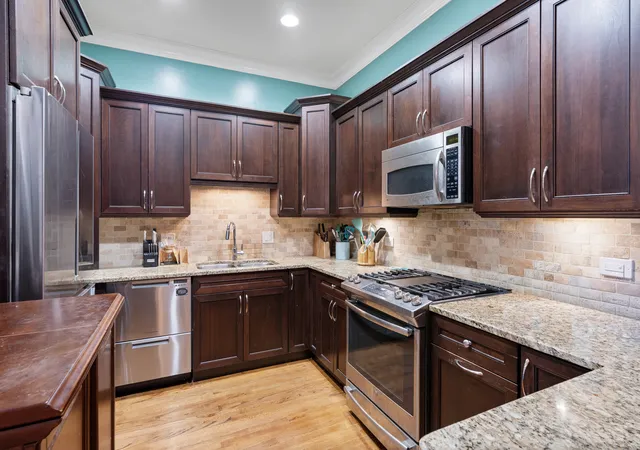 Photo 3 of Condo for sale at 4927 N Damen Ave #2E, Chicago, IL 60625 | MLS# 12795318 | Listing updated on 2026-10-28