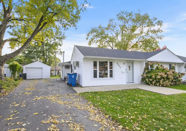 Photo 2 of Townhouse for sale at 4207 W 90th Street, Hometown, IL 60456 | MLS# 12795333 | Listing updated on 2026-10-28