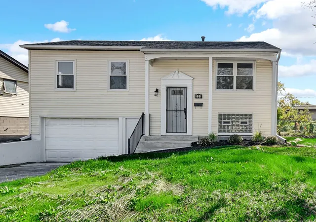 Photo 1 of Single family home for sale at 520 E Birch Dr, Glenwood, IL 60425 | MLS# 12795342 | Listing updated on 2026-10-29