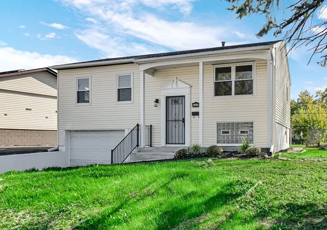 Photo 1 of Single family home for sale at 520 E Birch Dr, Glenwood, IL 60425 | MLS# 12795342 | Listing updated on 2026-10-29
