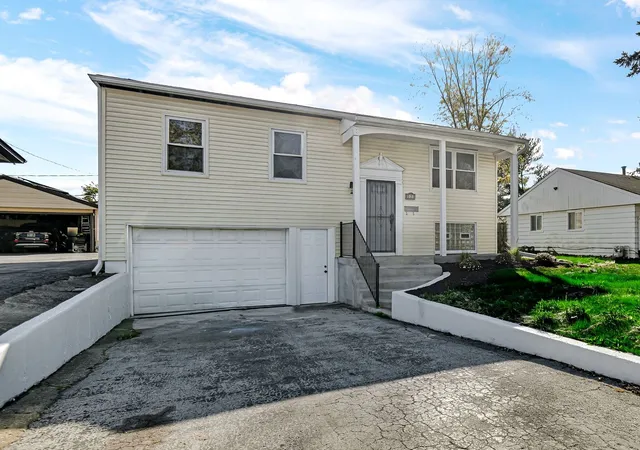 Photo 2 of Single family home for sale at 520 E Birch Dr, Glenwood, IL 60425 | MLS# 12795342 | Listing updated on 2026-10-29