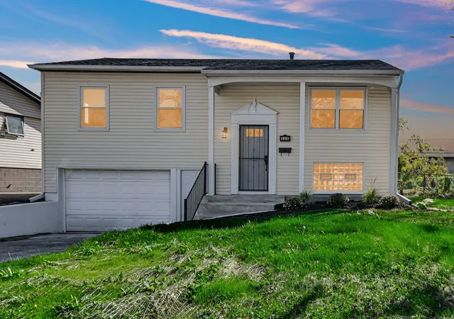 Photo 3 of Single family home for sale at 520 E Birch Dr, Glenwood, IL 60425 | MLS# 12795342 | Listing updated on 2026-10-29