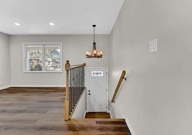 Photo 4 of Single family home for sale at 520 E Birch Dr, Glenwood, IL 60425 | MLS# 12795342 | Listing updated on 2026-10-29