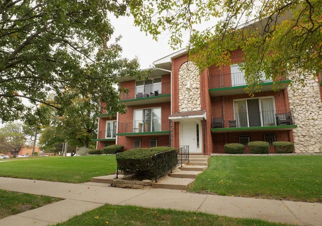Photo 2 of Condo for sale at 9605 S Komensky Ave #101, Oak Lawn, IL 60453 | MLS# 12795356 | Listing updated on 2026-10-27