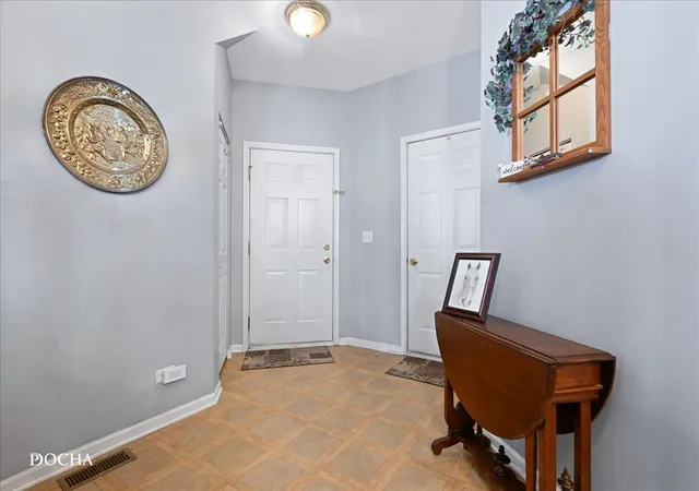 Listing Photo 2 - Condo for sale in building located at 182 Concord Dr, Oswego, IL 60543 - Unit #182