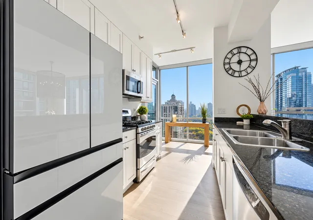Photo 3 of Condo for sale at 1201 S Prairie Ave #1706, Chicago, IL 60605 | MLS# 12795365 | Listing updated on 2026-10-27