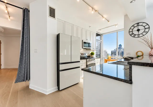 Photo 3 of Condo for sale at 1201 S Prairie Ave #1706, Chicago, IL 60605 | MLS# 12795365 | Listing updated on 2026-10-27