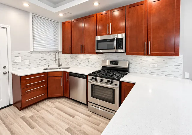 Photo 4 of Condo for sale at 7078 N Wolcott Ave #G, Chicago, IL 60626 | MLS# 12795374 | Listing updated on 2026-10-28