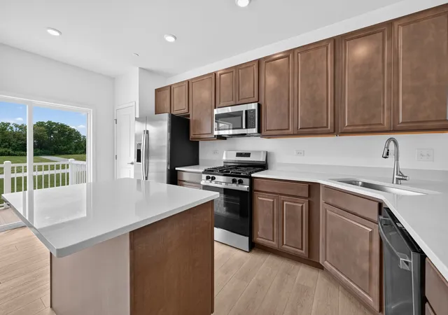 Photo 4 of Townhouse for sale at 202 Berkshire Dr, Crystal Lake, IL 60014 | MLS# 12795391 | Listing updated on 2026-10-27