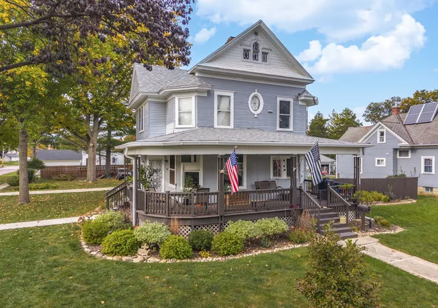 Photo 1 of Single family home for sale at 424 Mcclellan St, Chenoa, IL 61726 | MLS# 12795401 | Listing updated on 2026-10-28
