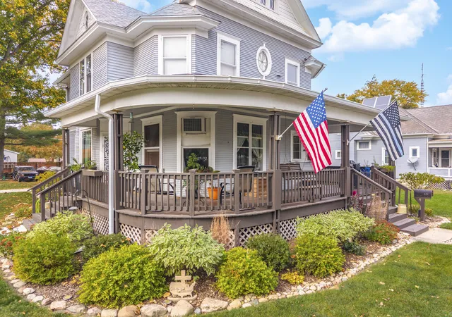 Photo 2 of Single family home for sale at 424 Mcclellan St, Chenoa, IL 61726 | MLS# 12795401 | Listing updated on 2026-10-28