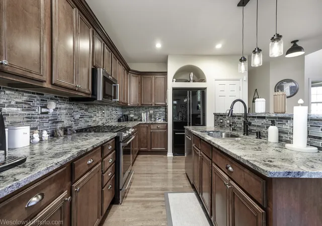 Photo 2 of Townhouse for sale at 124 Remington Dr, St. Charles, IL 60175 | MLS# 12795423 | Listing updated on 2026-10-29