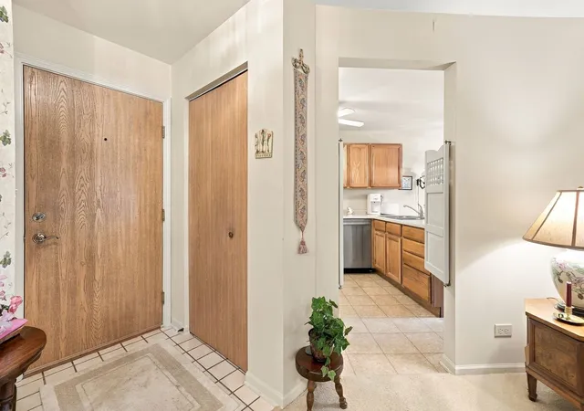 Listing Photo 1 - Condo for sale in building located at 1253 Ballantrae Pl, Mundelein, IL 60060 - Unit #A