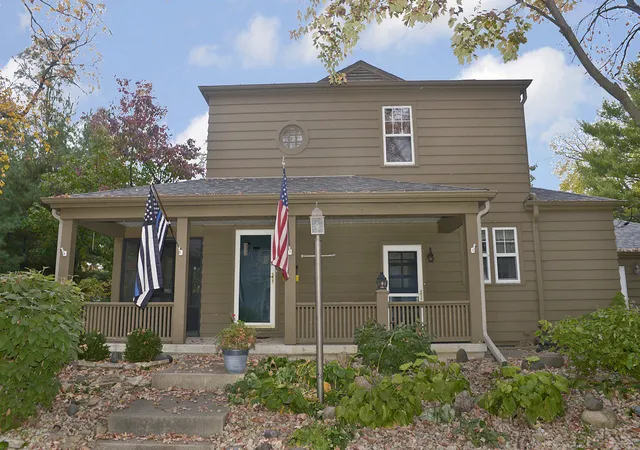 Photo 3 of Single family home for sale at 670 Ottawa Ave, Ottawa, IL 61350 | MLS# 12795447 | Listing updated on 2026-10-28