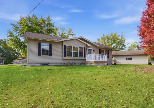 Photo 1 of Single family home for sale at 715 Lincoln Ln, New Boston, IL 61272 | MLS# 12795453 | Listing updated on 2026-10-30