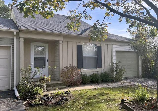 Townhouse for sale at 1543 N Gatewood Ave, Palatine, IL 60067 | MLS# 12795461