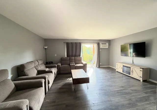 Photo 4 of Condo for sale at 5723 129th Street #8E, Crestwood, IL 60418 | MLS# 12795473 | Listing updated on 2026-10-28