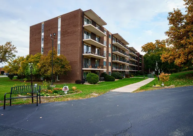 Condo for sale at 5300 Walnut Ave #13A, Downers Grove, IL 60515 | MLS# 12795476
