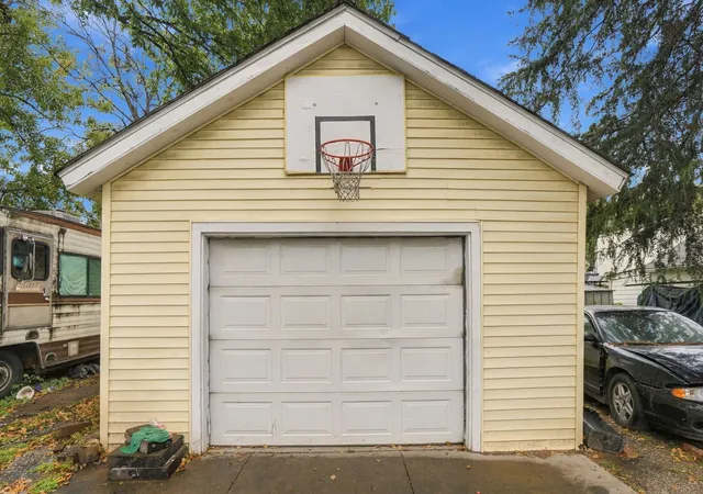 Photo 3 of Single family home for sale at 1115 W 7th Street, Davenport, IA 52802 | MLS# 12795480 | Listing updated on 2026-10-29