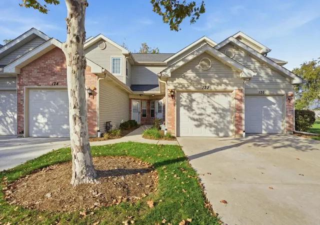Townhouse for sale at 122 Golfview Dr #NA, Glendale Heights, IL 60139 | MLS# 12795484