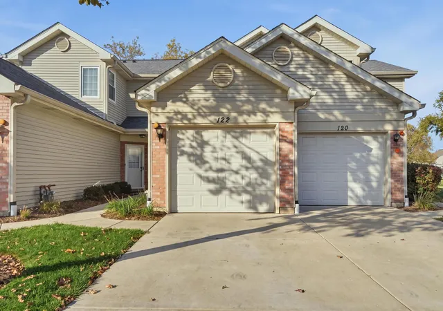 Photo 3 of Townhouse for sale at 122 Golfview Dr #NA, Glendale Heights, IL 60139 | MLS# 12795484 | Listing updated on 2026-10-28