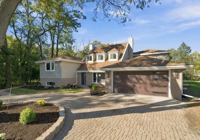 Photo 1 of Single family home for sale at 604 E Camp Mcdonald Rd, Prospect Heights, IL 60070 | MLS# 12795491 | Listing updated on 2026-10-29