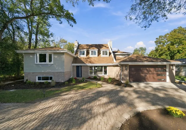 Photo 1 of Single family home for sale at 604 E Camp Mcdonald Rd, Prospect Heights, IL 60070 | MLS# 12795491 | Listing updated on 2026-10-29