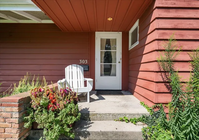 Photo 1 of Single family home for sale at 303 Central Ave, Aurora, IL 60506 | MLS# 12795506 | Listing updated on 2026-10-27