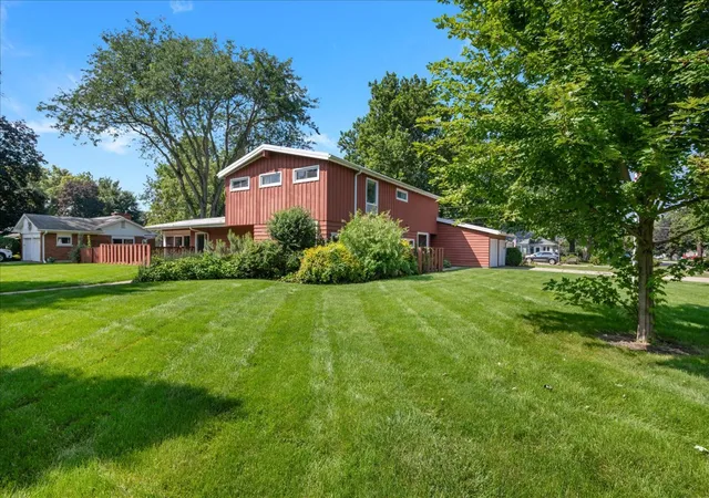 Photo 2 of Single family home for sale at 303 Central Ave, Aurora, IL 60506 | MLS# 12795506 | Listing updated on 2026-10-27
