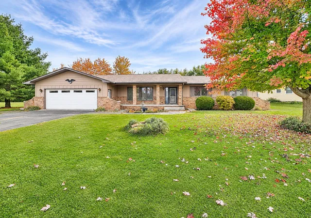 Single family home for sale at 67 Crestview Dr, Geneseo, IL 61254 | MLS# 12795517