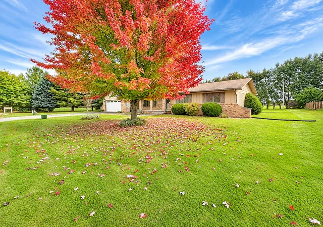 Photo 3 of Single family home for sale at 67 Crestview Dr, Geneseo, IL 61254 | MLS# 12795517 | Listing updated on 2026-10-28