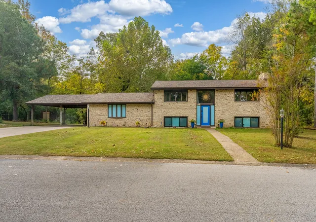 Photo 1 of Single family home for sale at 47 Spring Arbor Dr, Carbondale, IL 62902 | MLS# 12795564 | Listing updated on 2026-10-28