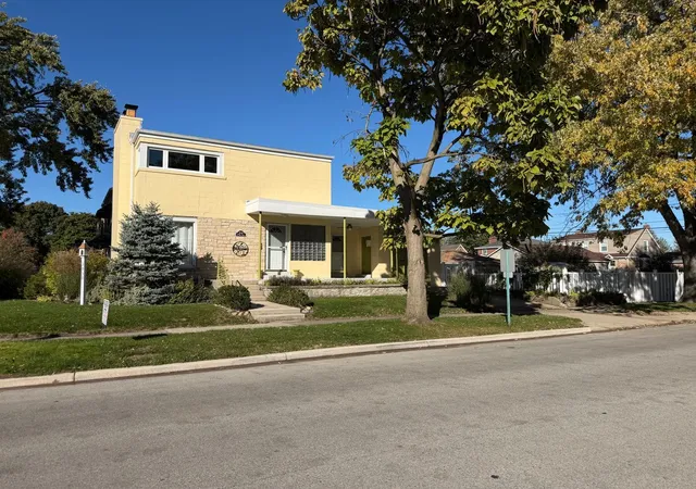 Photo 1 of Single family home for sale at 3930 W 98th Street, Evergreen Park, IL 60805 | MLS# 12795600 | Listing updated on 2026-10-30