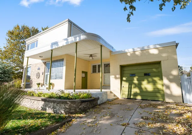Photo 2 of Single family home for sale at 3930 W 98th Street, Evergreen Park, IL 60805 | MLS# 12795600 | Listing updated on 2026-10-30