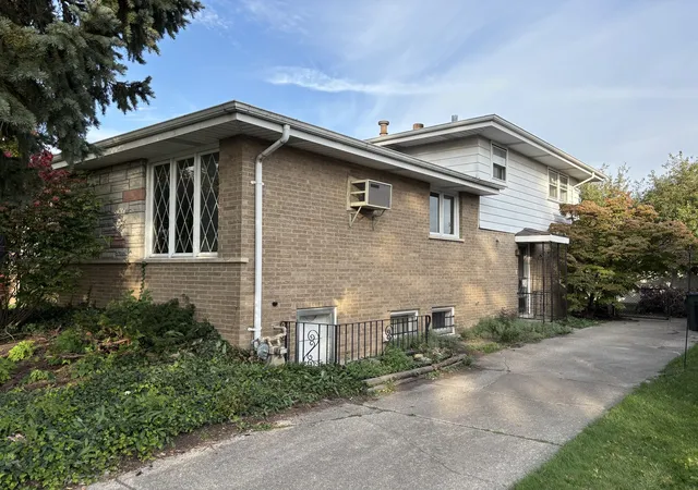 Photo 2 of Single family home for sale at 11001 S Kilbourn Ave, Oak Lawn, IL 60453 | MLS# 12795622 | Listing updated on 2026-10-27