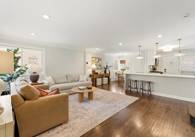 Photo 2 of Townhouse for sale at 428 W Wellington Ave #B, Chicago, IL 60657 | MLS# 12795644 | Listing updated on 2026-10-29