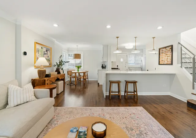 Photo 4 of Townhouse for sale at 428 W Wellington Ave #B, Chicago, IL 60657 | MLS# 12795644 | Listing updated on 2026-10-29