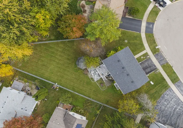 Photo 3 of Single family home for sale at 1330 Ironwood Ct, Aurora, IL 60506 | MLS# 12795654 | Listing updated on 2026-10-29
