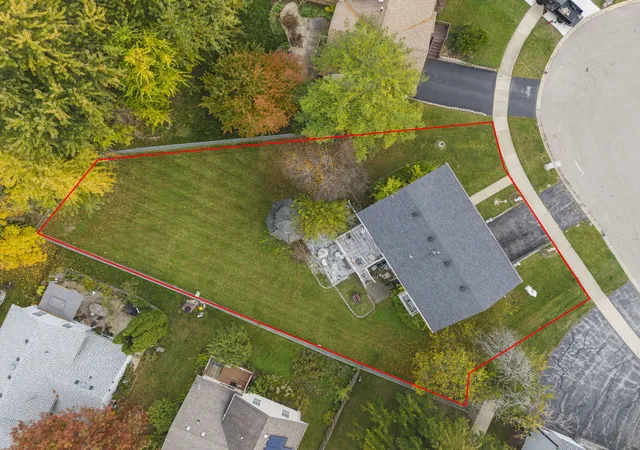 Photo 4 of Single family home for sale at 1330 Ironwood Ct, Aurora, IL 60506 | MLS# 12795654 | Listing updated on 2026-10-29