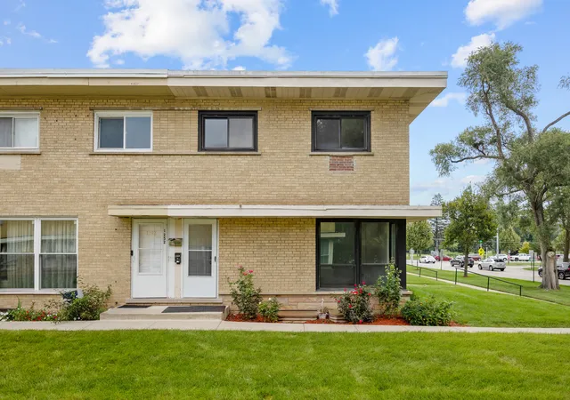 Photo 1 of Townhouse for sale at 1250 N Wheeling Rd, Mount Prospect, IL 60056 | MLS# 12795659 | Listing updated on 2026-10-29