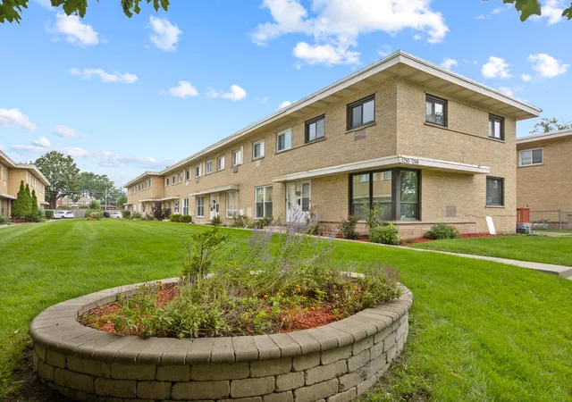 Photo 2 of Townhouse for sale at 1250 N Wheeling Rd, Mount Prospect, IL 60056 | MLS# 12795659 | Listing updated on 2026-10-29