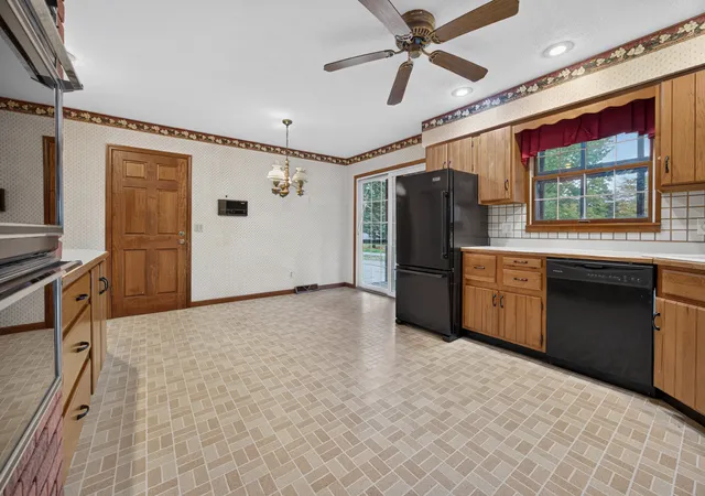 Photo 3 of Single family home for sale at 15871 Kingswood Dr, Bloomington, IL 61705 | MLS# 12795675 | Listing updated on 2026-10-30