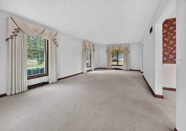 Photo 4 of Single family home for sale at 15871 Kingswood Dr, Bloomington, IL 61705 | MLS# 12795675 | Listing updated on 2026-10-30