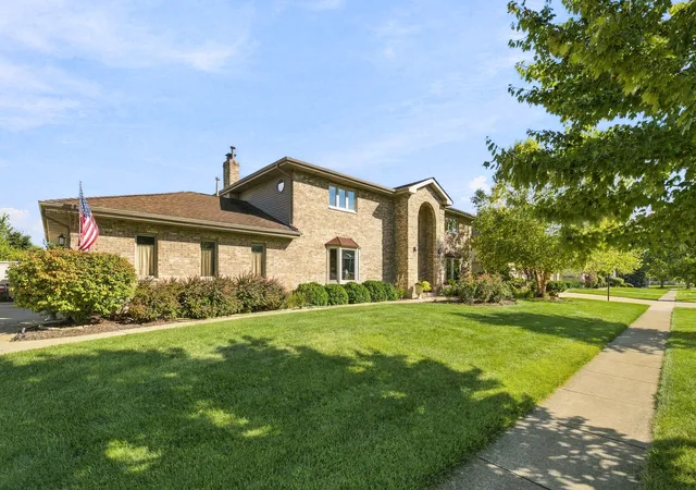 Single family home for sale at 500 Westwood Dr, Shorewood, IL 60404 | MLS# 12795681