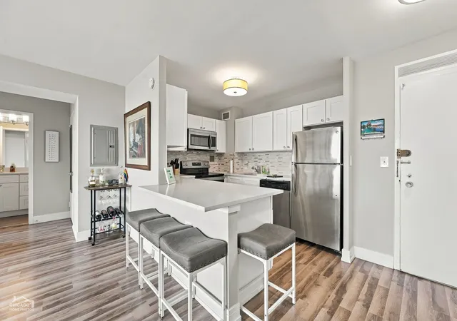 Photo 4 of Condo for sale at 3600 N Lake Shore Dr #1214, Chicago, IL 60613 | MLS# 12795707 | Listing updated on 2026-10-30